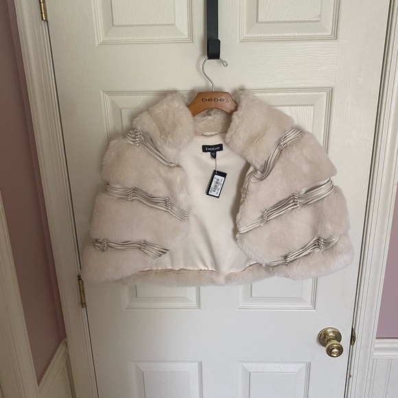 Bebe Bone Faux Fur Caplet w/ Leather Trim. Small - Picture 2 of 11